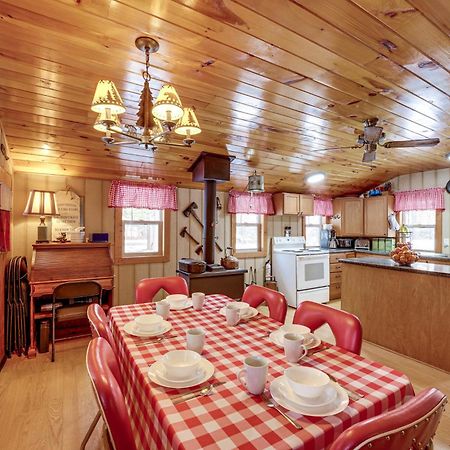 Pet-Friendly Irons Cottage About 4 Mi To Sand Lake! Kültér fotó