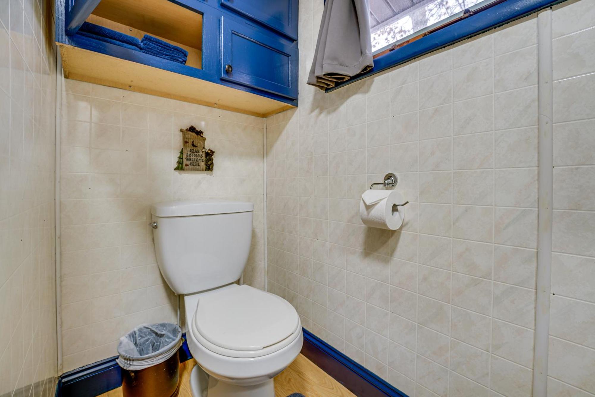 Pet-Friendly Irons Cottage About 4 Mi To Sand Lake! Kültér fotó