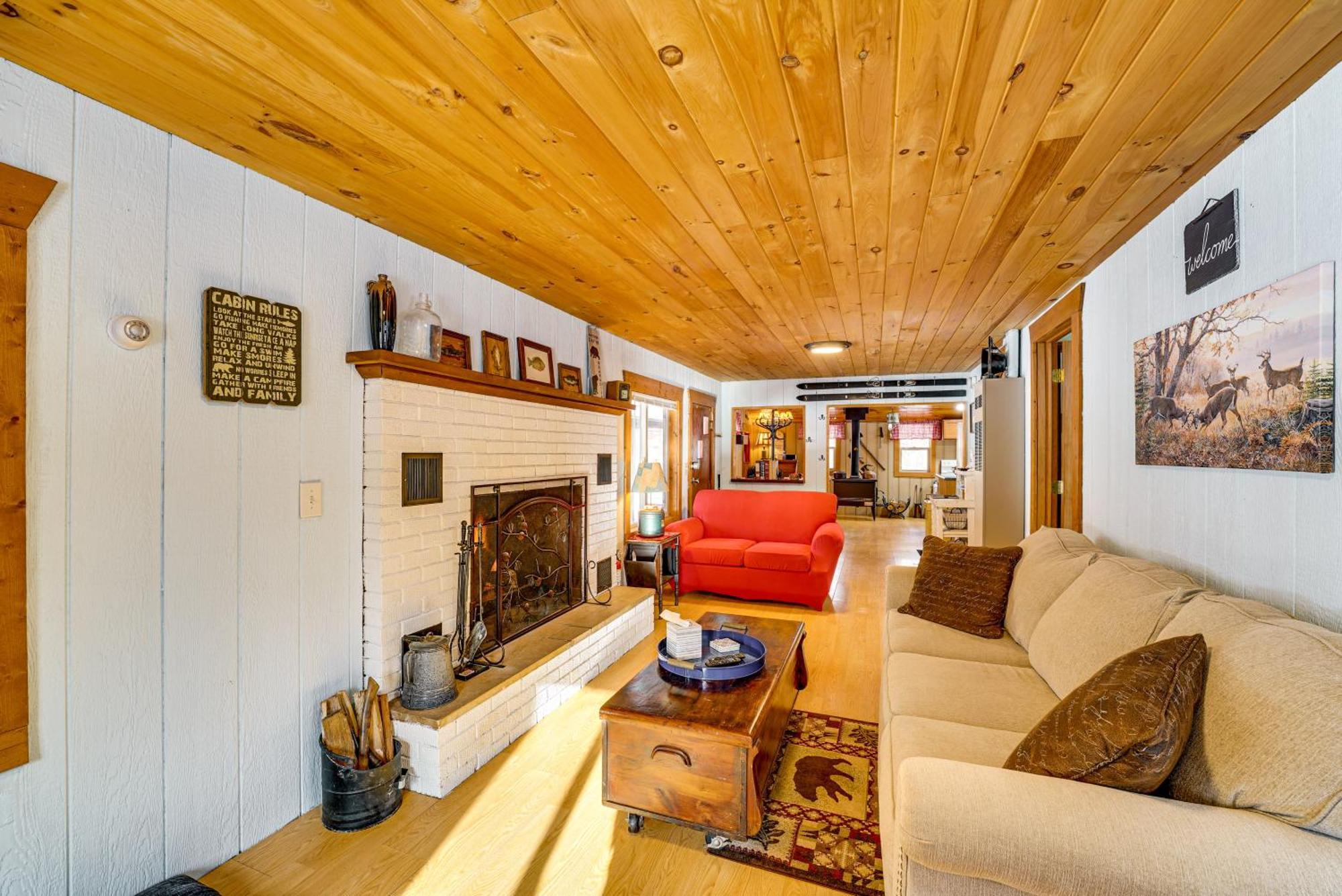 Pet-Friendly Irons Cottage About 4 Mi To Sand Lake! Kültér fotó
